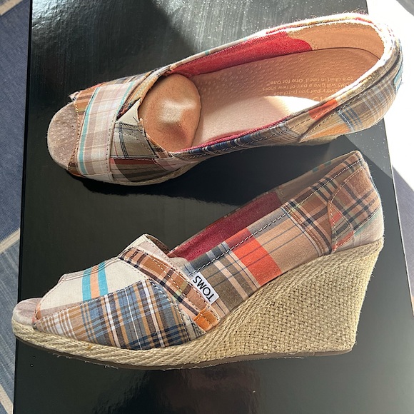 TOM'S MADRAS PLAID WEDGES!
Size W10. Created Exclusively for NEIMAN MARCUS! - Picture 2 of 8